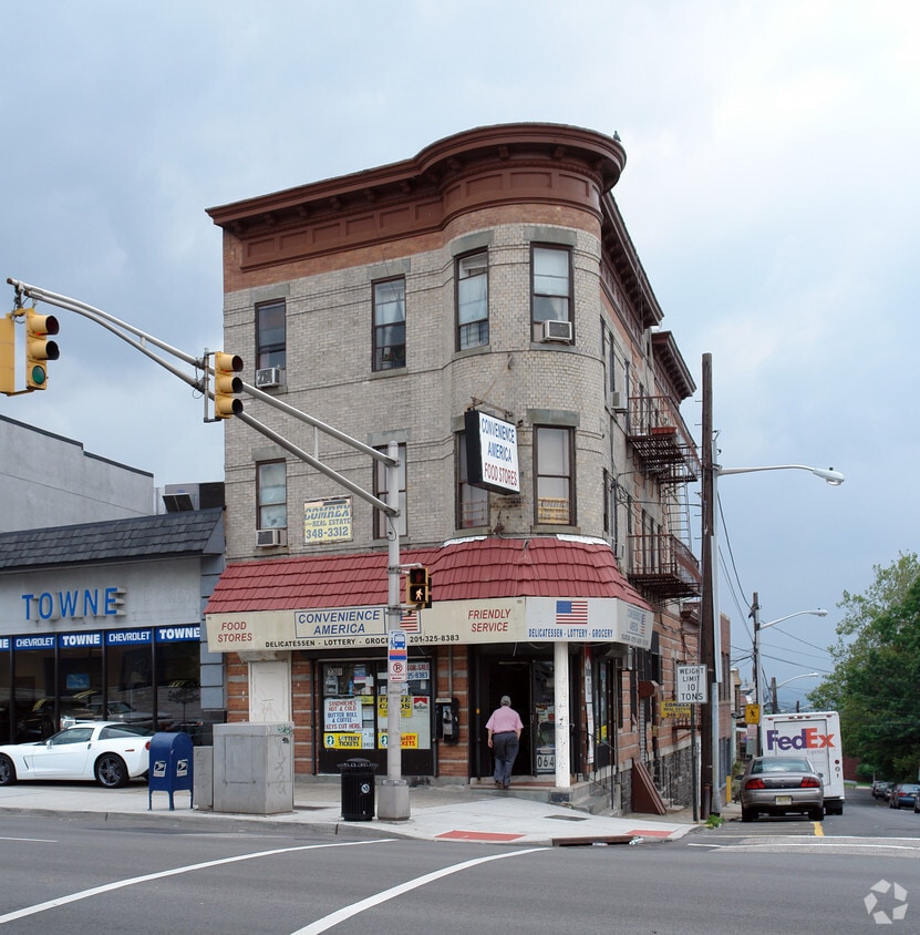 Building Photo - 2241 Kennedy Blvd