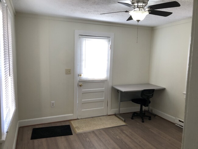 Living room entrance - 18432 Woodland Dr