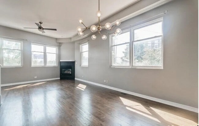 Sala de estar con vista al sureste - 916 N Elizabeth St