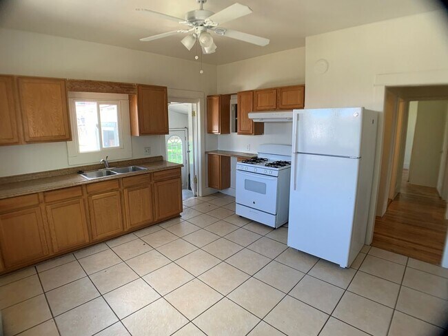 Building Photo - NICE 3BR DUPLEX IN AURORA - MUST SEE