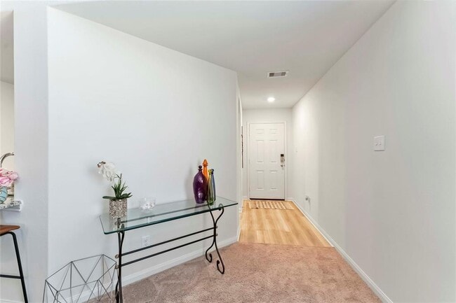 Building Photo - 408 Elaine Vly Dr