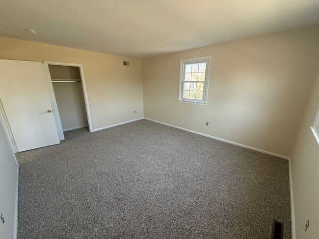 Foto del edificio - 355 W Broad St