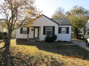 Building Photo - 1206 NW Oak Ave