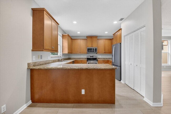 Building Photo - 18196 Clear Brook Cir