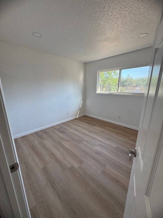 Foto del edificio - 16095 Idaho Ave
