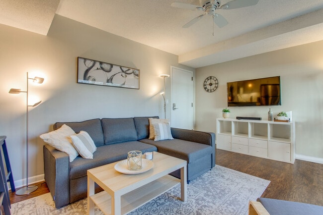 Building Photo - 900 19th Ave S