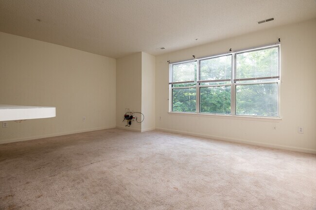 Building Photo - 14106 Valleyfield Dr
