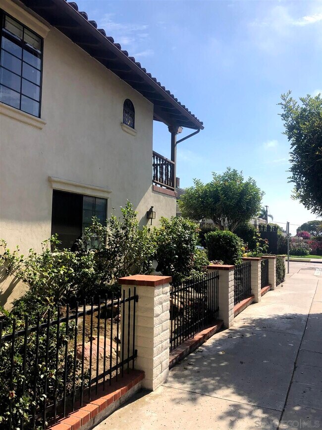 Building Photo - 801 Silverado St