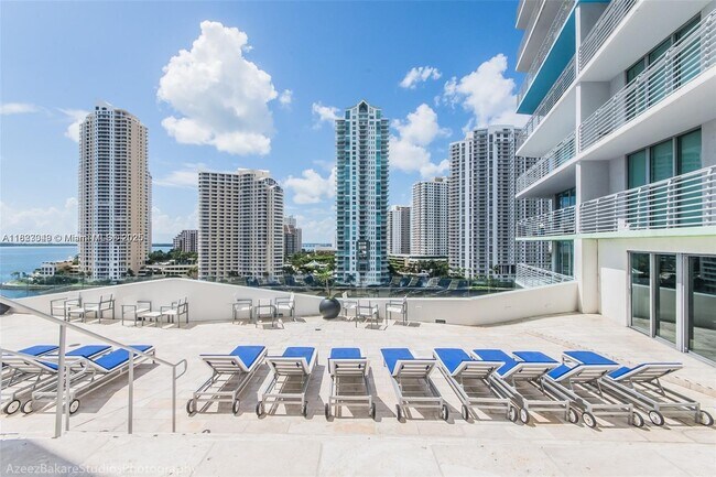 Foto del edificio - 325 S Biscayne Blvd