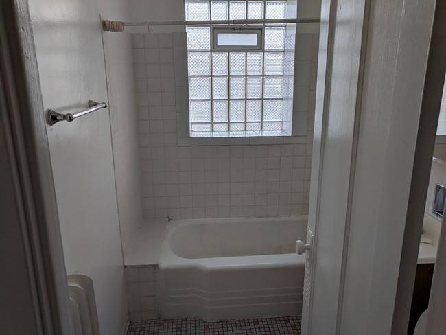 Photo - 5063 N Damen Ave
