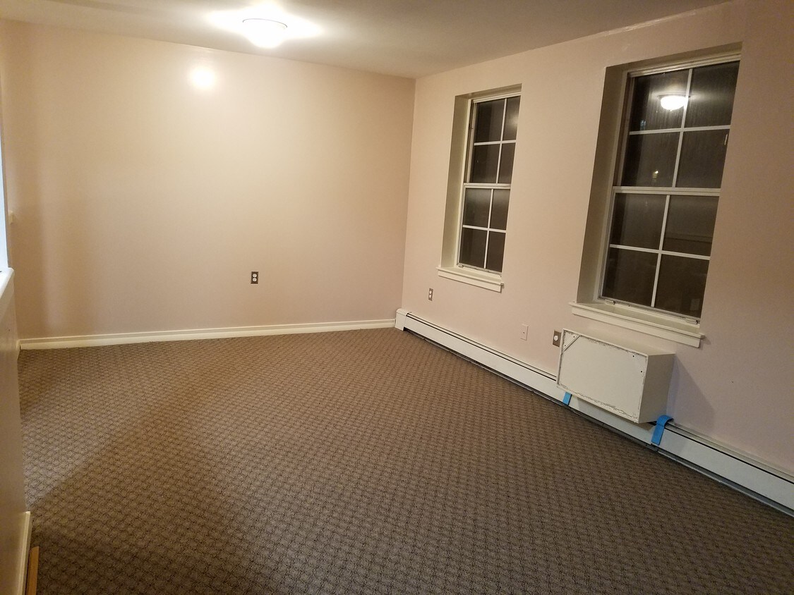 Foto principal - 1657 Montgomery Ave