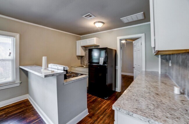 Foto del edificio - 2205 E 8th St