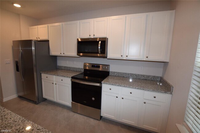 Foto del edificio - 3 br, 2.5 bath Townhome - 16913 Reseda Aly...