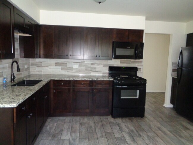 Foto del edificio - 9701 Ridgeland Ave