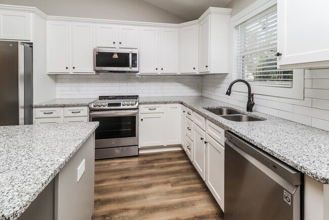 Foto del edificio - 528 Hillandale St NE