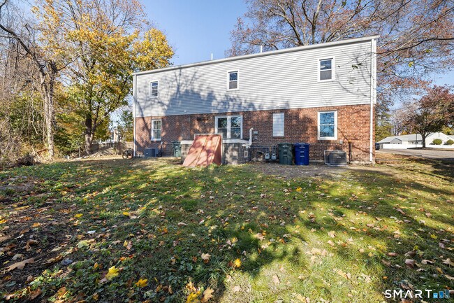 Foto del edificio - 273 High Ridge Dr