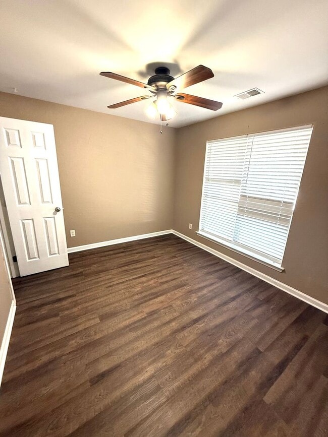 Foto del edificio - ** 4 Bed 2 Bath located in Park Lake ** Ca...