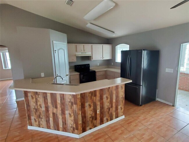 Foto del edificio - 6064 SW 82nd Pl