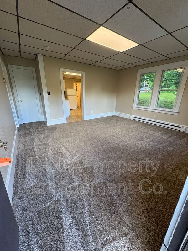 Building Photo - 102 Cabanna Ln
