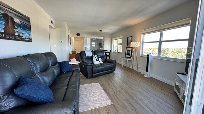 Foto del edificio - 1630 N Ocean Blvd