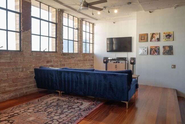 Photo - 1122 Jackson St Apartment