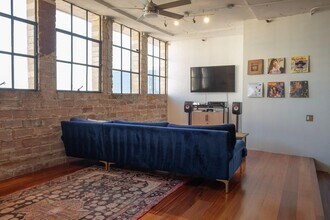 Building Photo - 1122 Jackson St