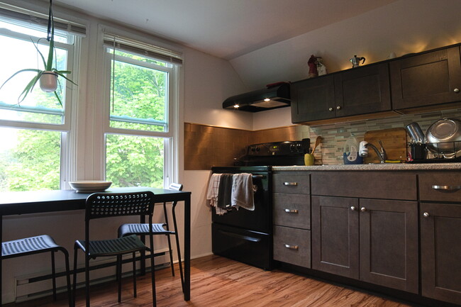 Kitchen - 546 2nd Ave