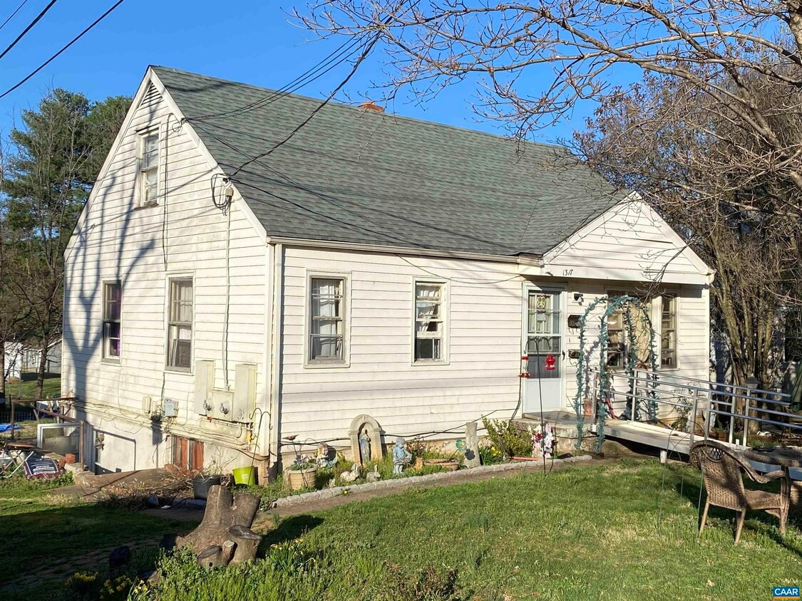 Primary Photo - 1317 E Market St