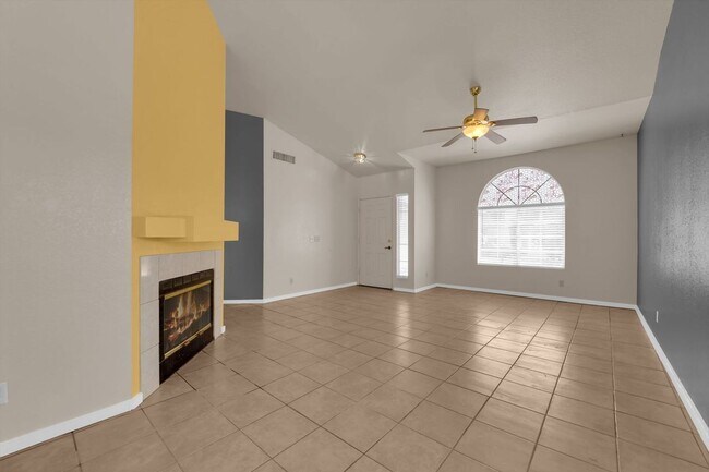 Foto del edificio - Well-Maintained 3BR Home | Open Living, Private Yard, Prime NW Location