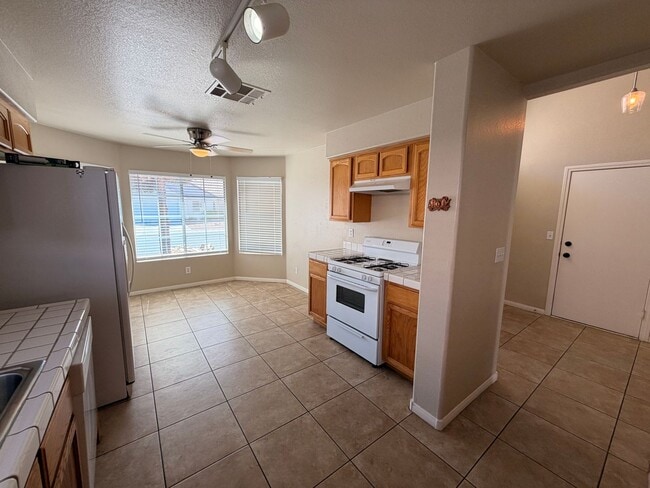 Foto del edificio - Charming Single-Story with 3-Car Garage!