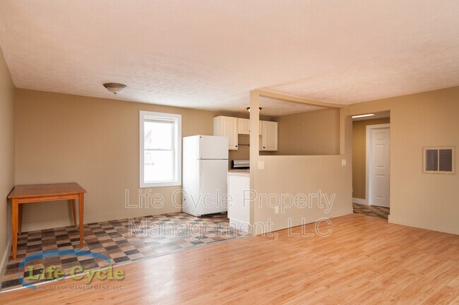 Building Photo - 295 W Muskegon St