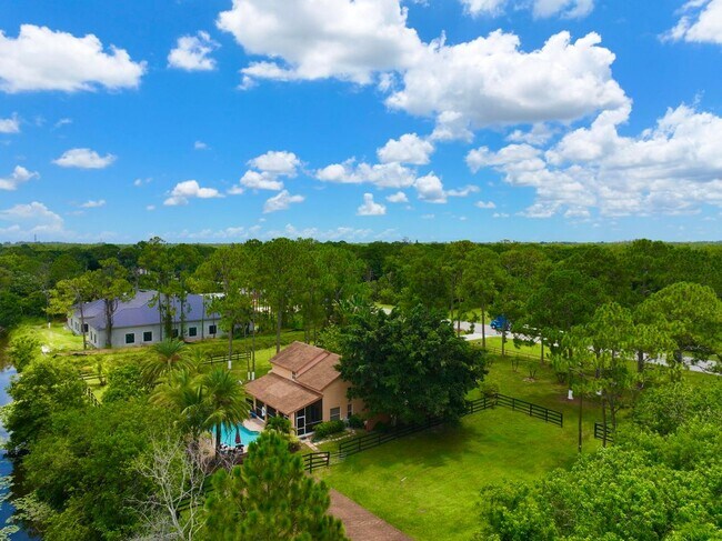 Building Photo - 14765 Northlake Blvd