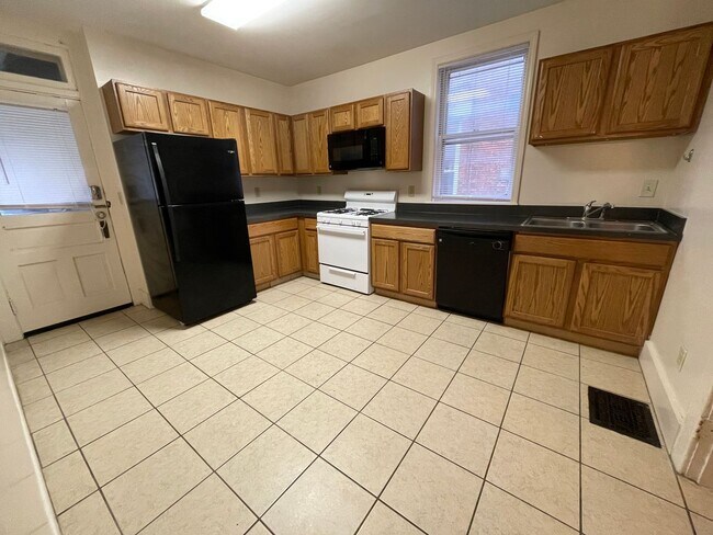 Foto del edificio - 38-40-40 E 18th Ave