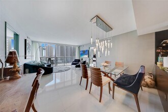 Building Photo - 465 Brickell Ave