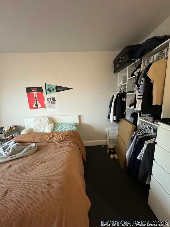 Building Photo - 829 Beacon St