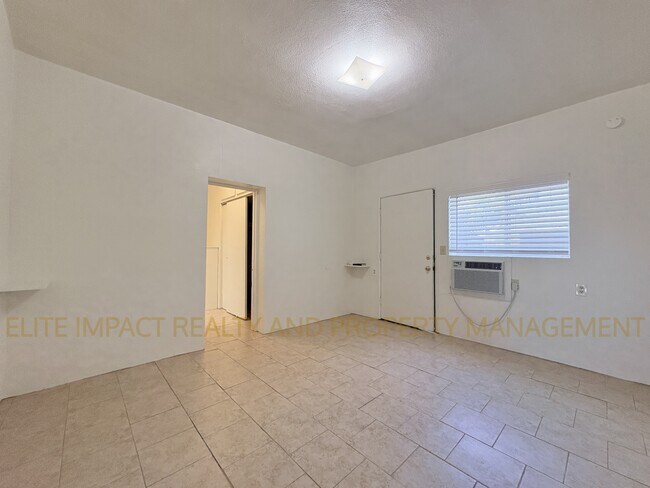 Foto del edificio - 2454 N Treat Ave