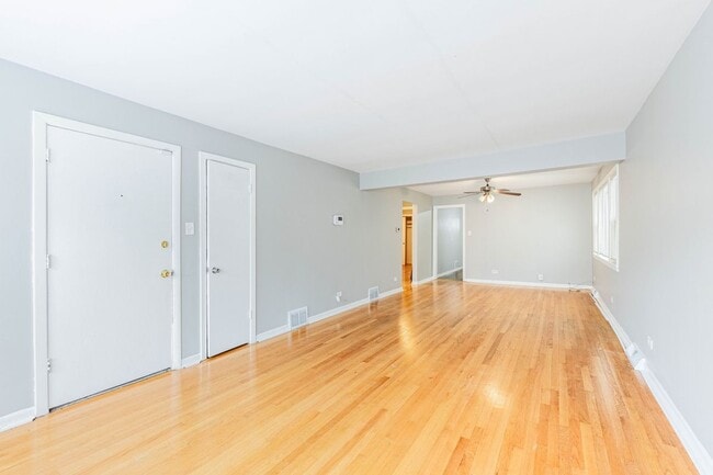 Foto del edificio - 7637 S Essex Ave