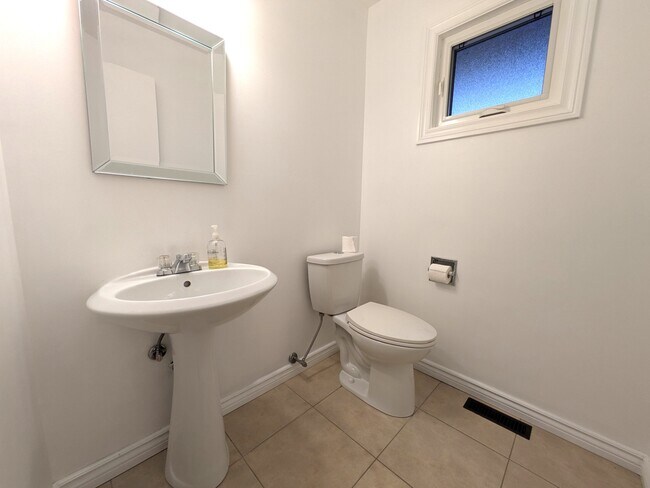 Building Photo - A-31 Bingham Street