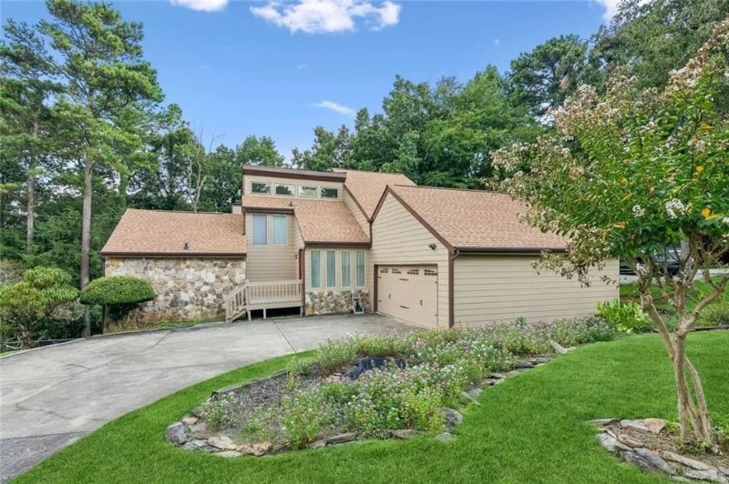 Photo - 1616 Maple Ridge Dr (Suwanee, GA)