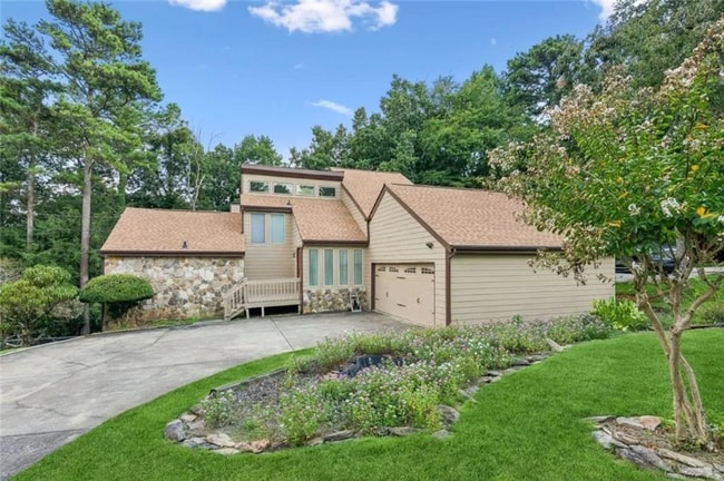 Photo - 1616 Maple Ridge Dr House