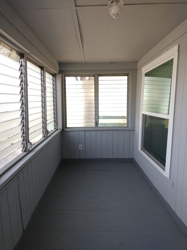 Foto del edificio - 3/1 Single Family Home Available now! 32204