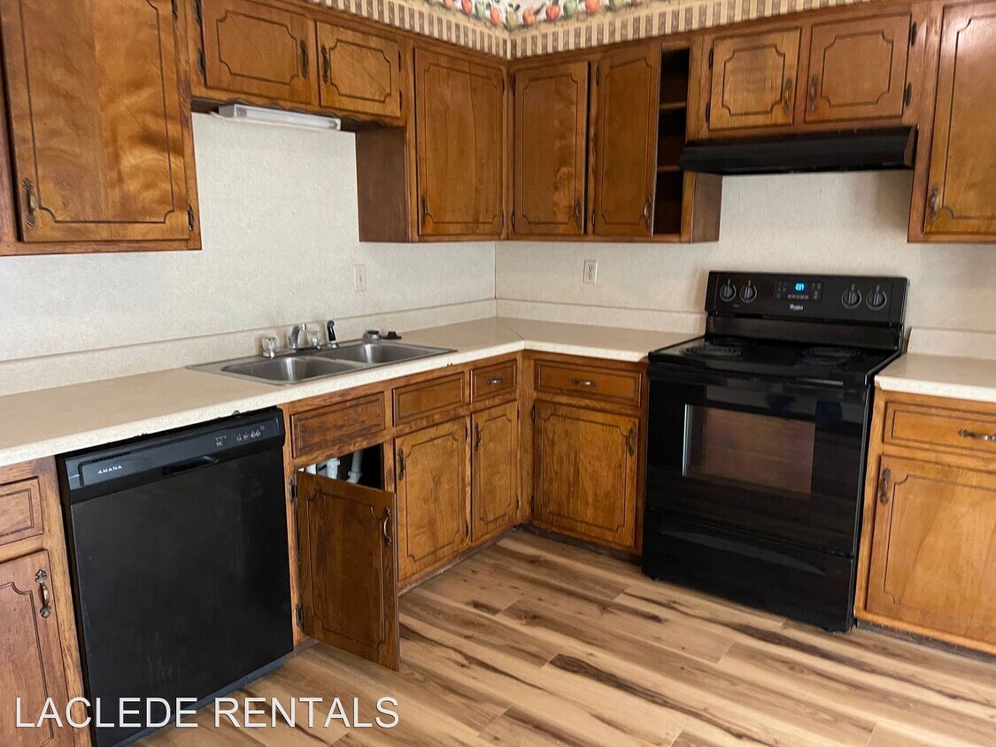 3 br, 1.5 bath House 1207 Pine Street C House Rental in Lebanon, MO