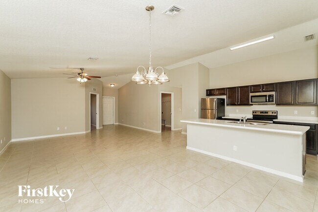 Building Photo - 271 SW Ridgecrest Dr