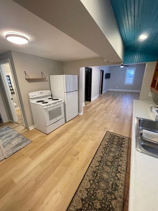 Building Photo - AVAILABLE AUGUST! - 2 Bed, 1 Bath Home In Superior!