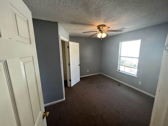 Foto del edificio - 221 N Irwin St