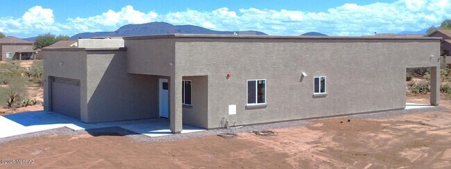 Foto del edificio - 7095 W Los Reales Rd