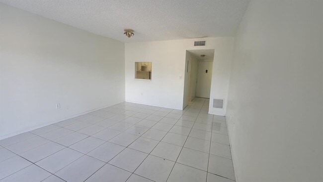 Foto del edificio - 4374 NW 9th Ave