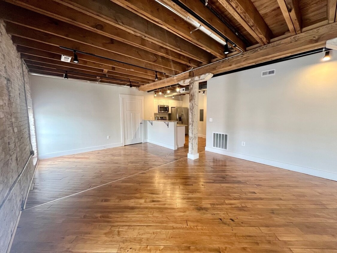 Primary Photo - Beautiful 2 Bed in Historic Downtown Frede...