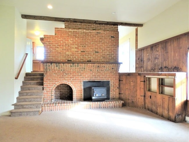 Building Photo - 185 Ironstone Ridge Rd
