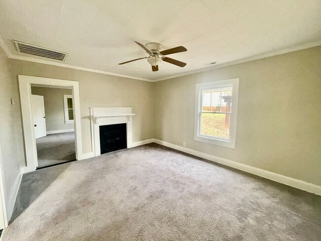 Building Photo - Welcome to this charming 2-bedroom, 1-bathroom home located in the scenic Kings Mountain, NC